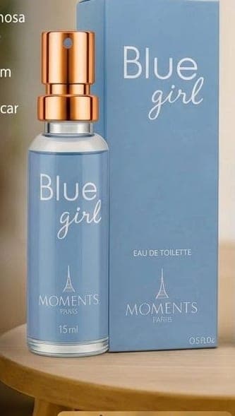 Frasco e caixa do perfume de bolso Blue Girl da Moments Paris, fragrância cítrico e floral e frutal.