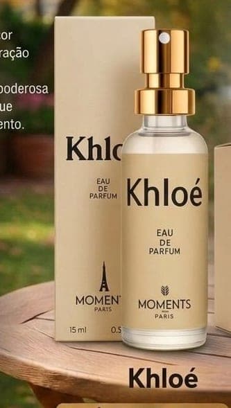 Frasco e caixa do perfume de bolso Khloé da Moments Paris, fragrância floral e oriental.
